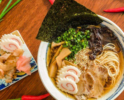 开一家拉面店费用要投资多少钱?算算10万都花在哪里了