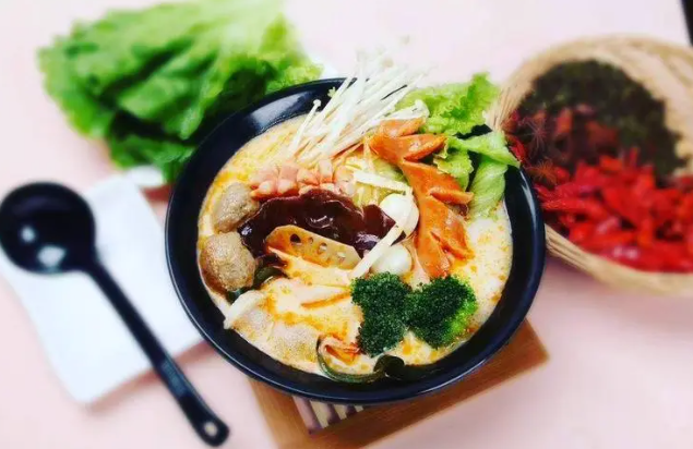 如何利用麻辣烫加盟店铺利润表模板提高盈利水平？
