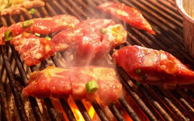 开烤肉加盟店是否值得投资？详细分析加盟费用及经营成本