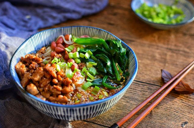 重庆小面店加盟费用解析，启程美食创业的最佳投资选择！
