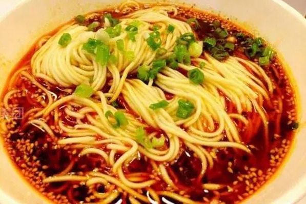 揭秘重庆小面店加盟投资，月均经营成本及盈利分析