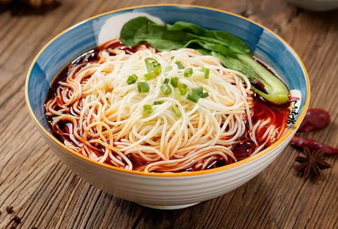 开一家重庆小面店加盟，打造经典美食传承与创新融合的美味天地