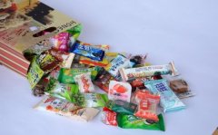 　一扫光教你休闲食品加盟店如何让客源不断？