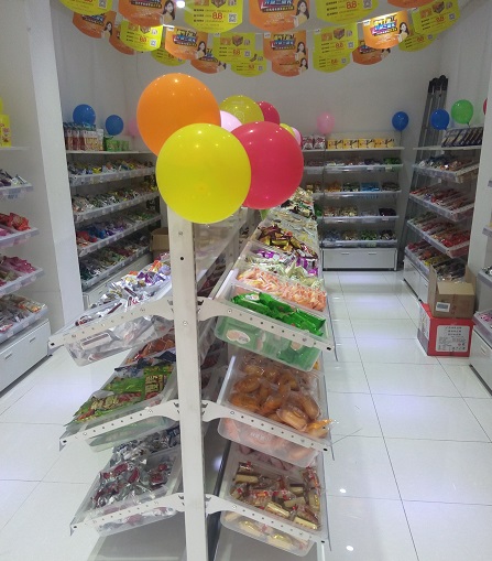 一扫光零食店 